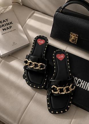 Женские кожаные шлепанцы от бренда love moschino.