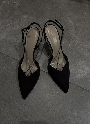 Жіночі підбори charles&keith