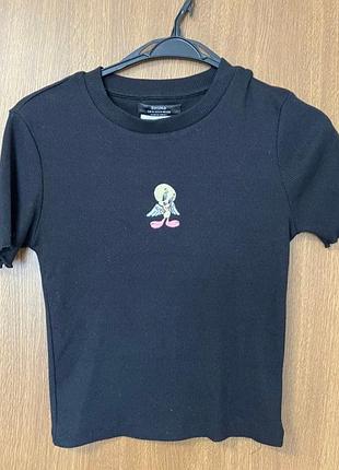 Укороченный топ кроп-топ bershka looney tunes tweety (вити) в рубчик