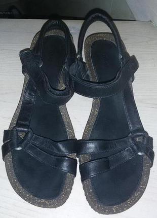 Босоніжки teva 41 розмір, 27 см, вузька стопа.