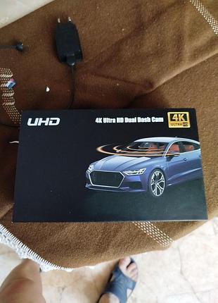 Відеореєстратор 4к 
роздільна здатність 4k ultra hd: записує відео з високою деталізацією (3840 x 2160 пікселів), забезпечуючи чітке зображення.