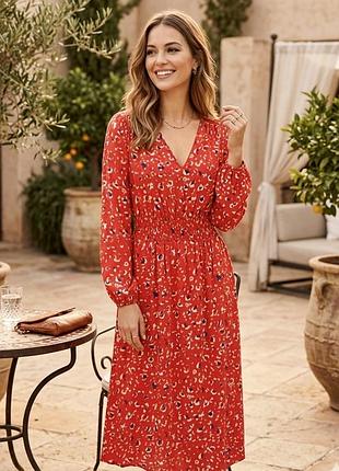 Шикарное приталенное платье marks spenser