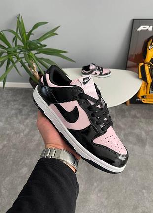 Женские кроссовки nike sb dunk low black pink lacquer найк данк черного с розовым цветами