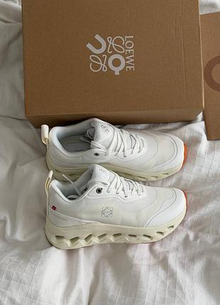 Cloudtilt x white beige