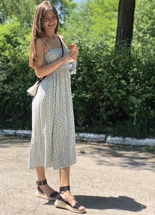 Сукня на бретелях