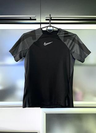 Nike оригінал футболка підліткова унісекс.