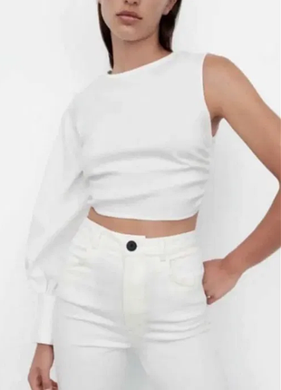 Блуза zara с акцентным рукавом