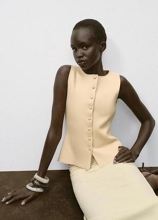 Жіночий топ жилет із щільної тканини с ґудзиками zara