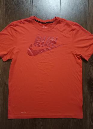 Мужская красная футболка nike с технологией dri-fit размер m