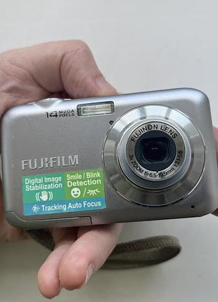 Фотоаппарат стильна компактна камера fujifilm finepix jv200 комплект