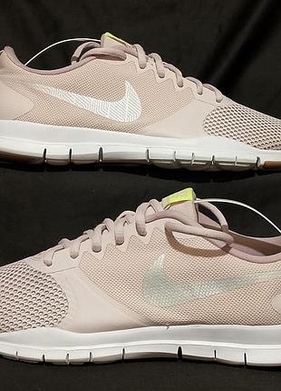 Кросівки nike essential tr