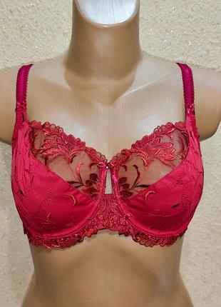 Красивый бюстгальтер мягкий на косточках uk36d eur80d.