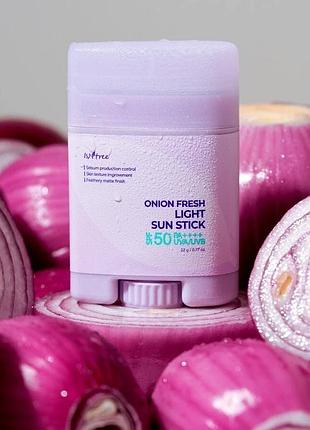 Солнцезащитный стик для лица isntree onion fresh light sun stick spf 50+, 22 г