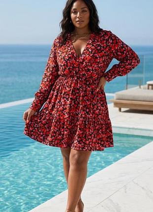Яркое платье в сердечки shein curve размера uk 20 (2xl) с v-вырезом