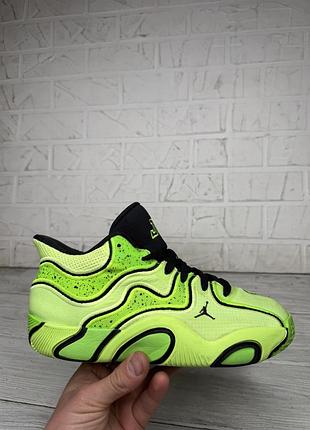 Яркие кроссовки jordan tatum 3 в расцветке ghost green