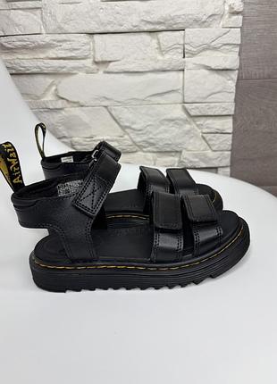 Дитячі оригінальні босоніжки dr.martens klaire j 32р