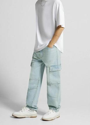 Світло-блакитні джинси карго вільного крою (loose / relaxed fit) від бренду bershka.