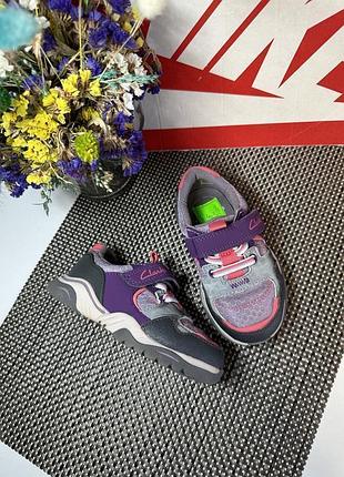 Оригінальні кросівки clarks