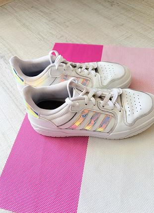 Кросівки жіночі adidas