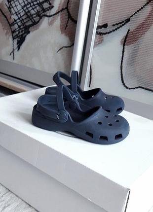 Кроксы с фиксацией в области подъема и по пятке, с9/26, crocs