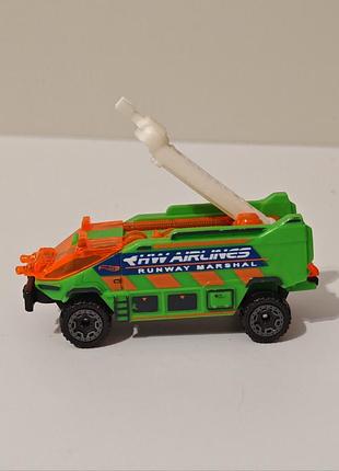 Машинка hot wheels runway res-q, hw metro - 2020 mattel стан ідеальний