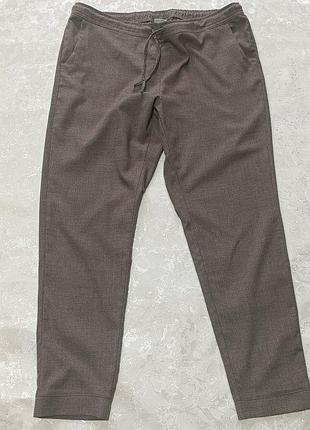 Женские брюки из костюмной ткани, в цвете капучино.