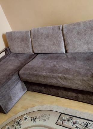 Продам кутовий диван в хорошому стані.