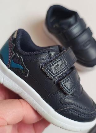 Оригинальные clarks р20 длина стельки по факту 13.5см
ц380грн