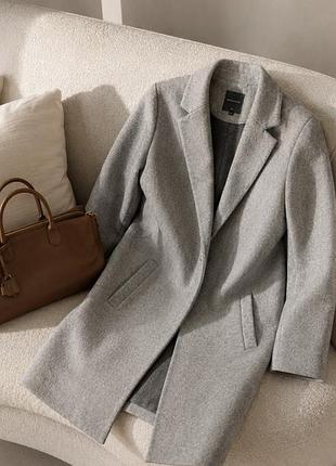 Женское демисезонное пальто серого цвета от бренда primark.