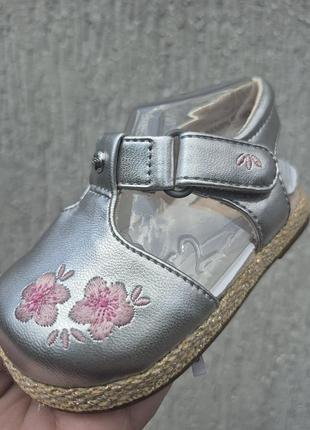Дитяче взуття ugg босоніжки 18 розмір