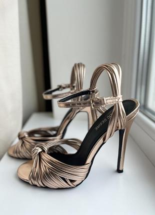 Ефекрні босоніжки  public desire розмір 36