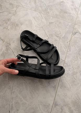 Щеіряні босоніжки zara