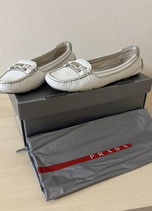 Вінтажні оригінальні мокасини prada
