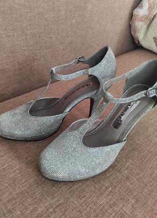Изысканные женские босоножки от бренда tamaris