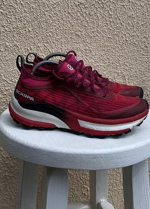 Scarpa жіночі спортивні бігові кросівки бордові 40 розмір