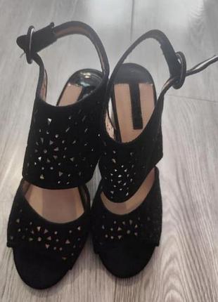 Босоніжки, туфлі жіночі замшеві dorothy perkins. довжина устілки 24 см.