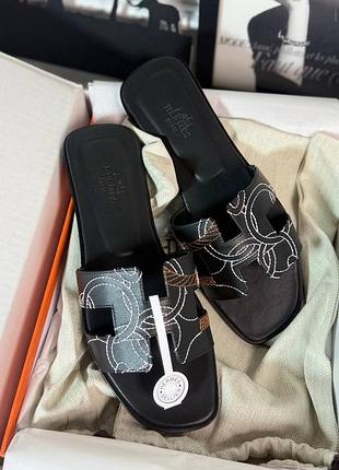 Шлепанцы женские кожаные черные вышивкой