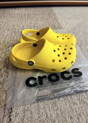 Яскраві сабо crocs c12