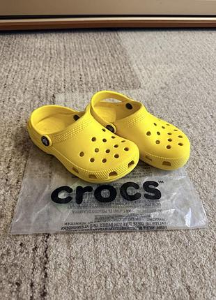 Яскраві сабо crocs c12 2