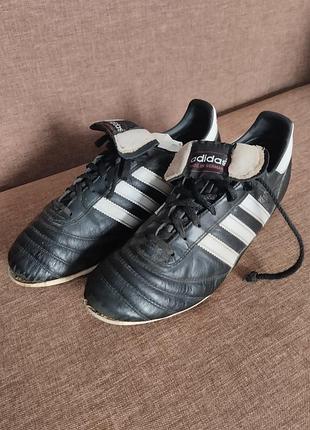 Футбольные бутсы adidas