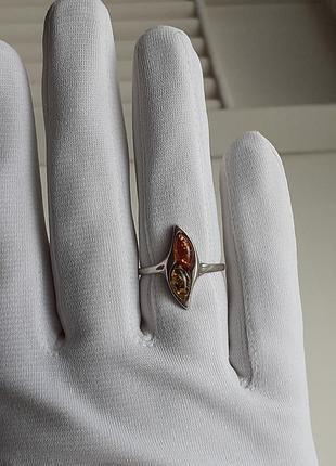 Серебряное кольцо с янтарём