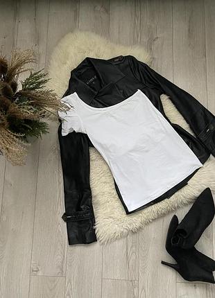Bershka -маечка блуза с дэкольте 👄