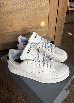 Кеди жіночі adidas білі розмір 40 , устілка 25 см