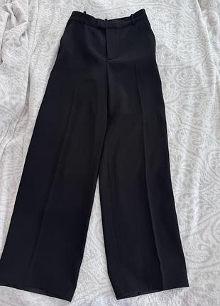 Чорні жіночі класичні брюки від zara