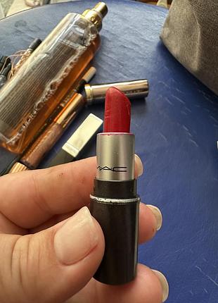 Губная помада mac в оттенке ruby woo