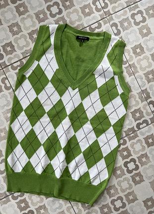 Жіноча жилетка amisu у зелено-білий ромб 💚 м’який трикотаж, стиль preppy/casual, розмір s.