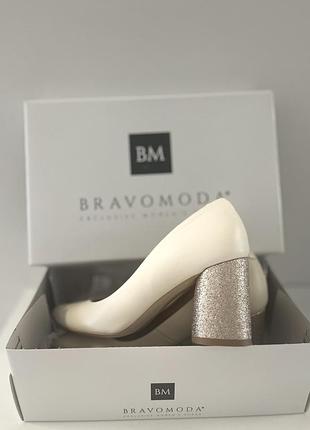 Туфлі жіночі bravomoda кремові 37 розмір (24см) одягалися один раз
