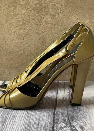 Босоніжки moschino cheap and chic оригінал лакові високий каблук босоножки туфли москино винтажный стиль ретро