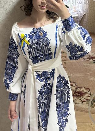Жіноче плаття з вишитим орнаментом vynnyk liliia