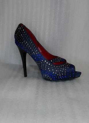 Нарядные туфли туфлі